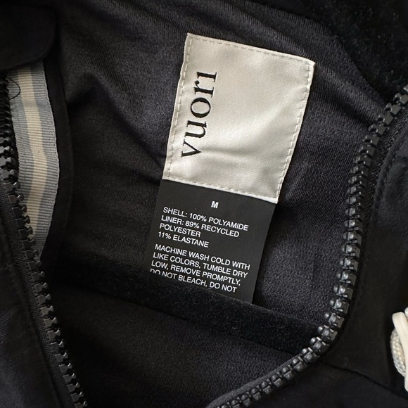 Vuori Elijo Hooded Water Resistant Rain Jacket - Picture 4 of 6